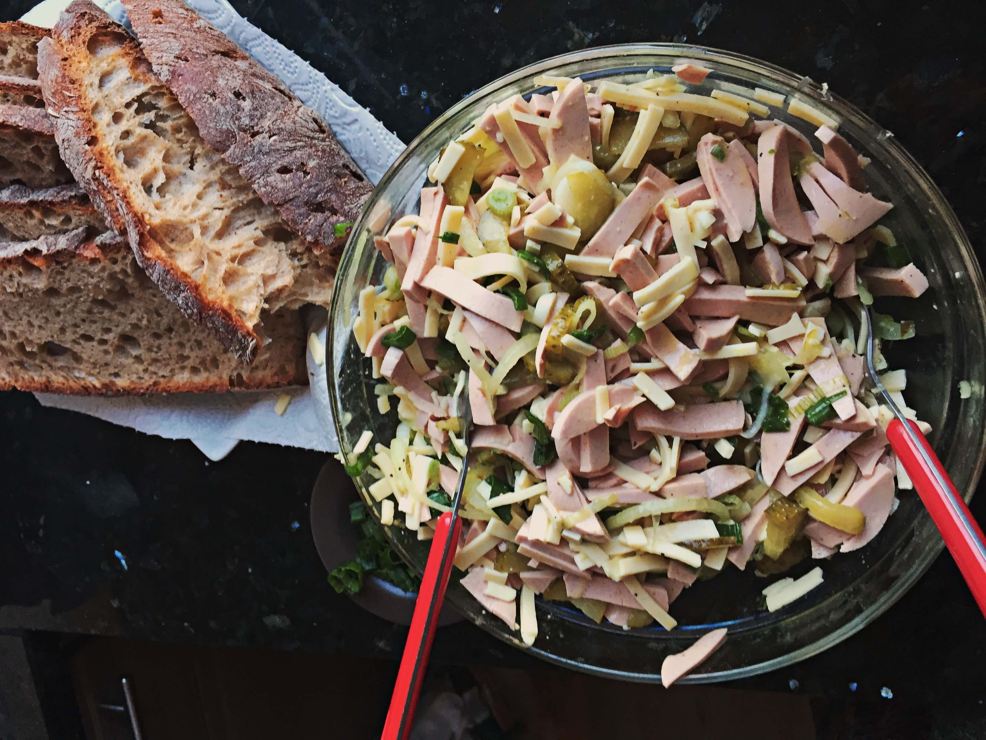 Schweizer Wurstsalat Deluxe - der Biergarten-Klassiker